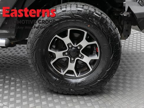 Used 2017 Jeep Wrangler Unlimited Sahara w/ Dual Top Group AWD/4WD image 31