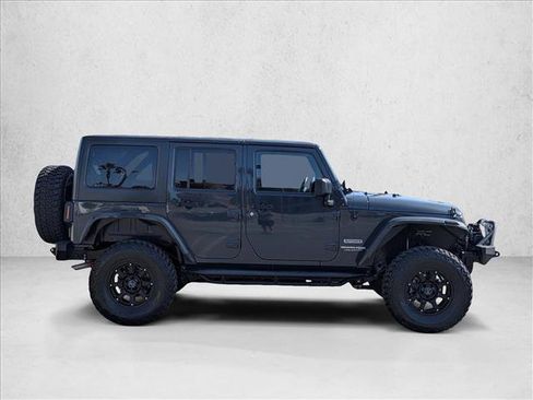 Used 2018 Jeep Wrangler Unlimited Sport S AWD/4WD image 4