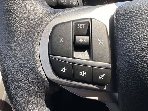 Used 2022 Ford Explorer XLT w/ Equipment Group 202A AWD/4WD image 18