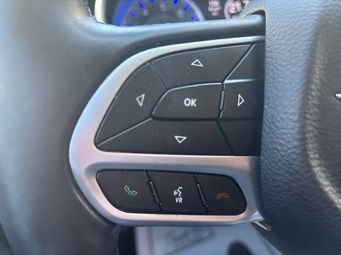 Used 2018 Chrysler 300 Limited image 38