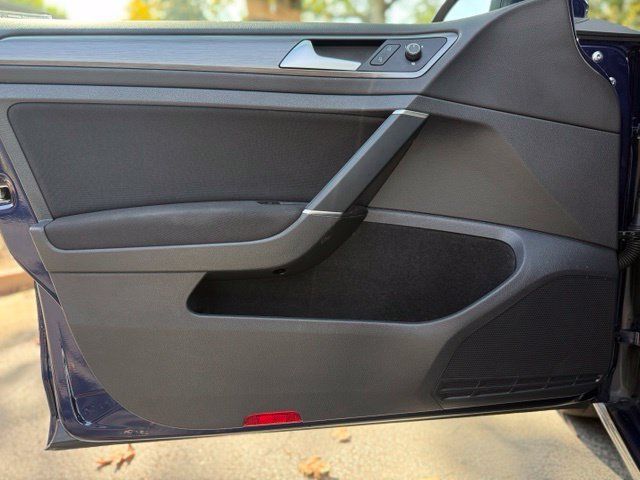 Used 2019 Volkswagen e-Golf SE FWD image 11