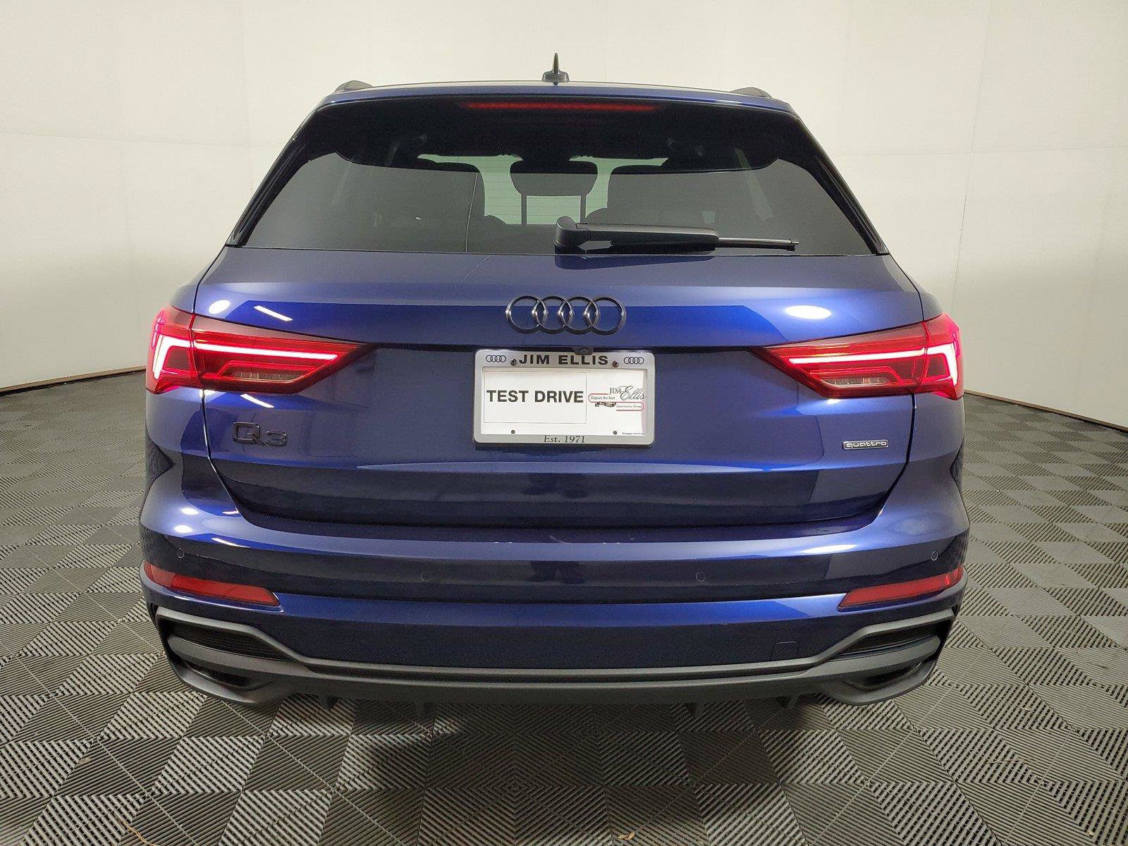 Used 2024 Audi Q3 2.0T Premium Plus w/ Premium Plus Package AWD/4WD image 5