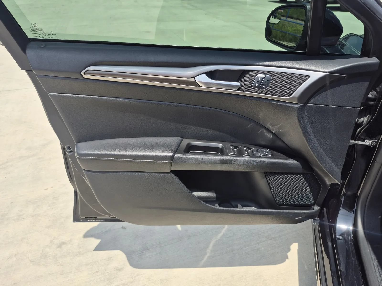 Used 2018 Ford Fusion SE w/ Fusion SE Technology Package FWD image 10