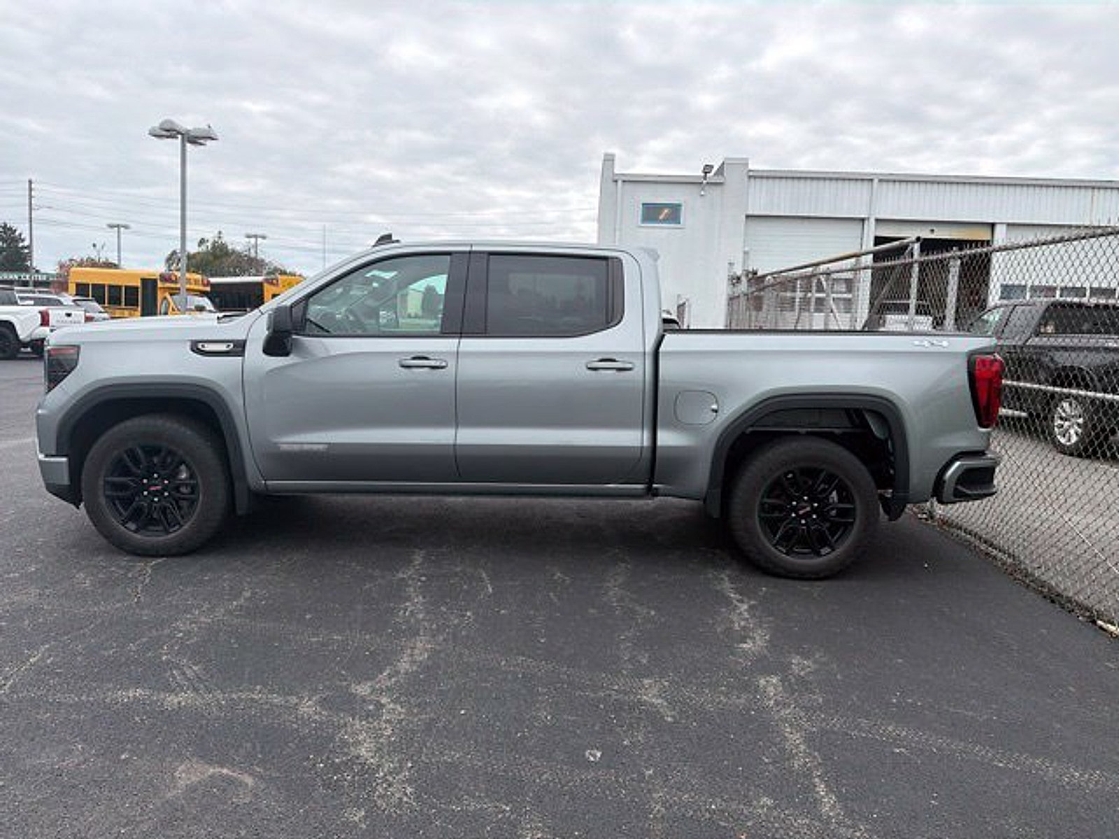 Used 2024 GMC Sierra 1500 Elevation AWD/4WD image 9