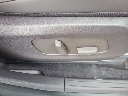 New 2026 Kia Carnival EX FWD image 9