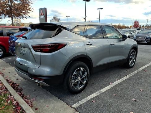 Used 2025 Chevrolet Blazer LT image 3