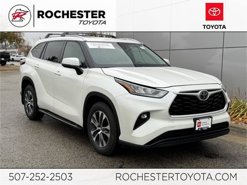 Certified 2020 Toyota Highlander XLE image 1