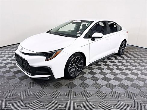 Used 2020 Toyota Corolla SE image 3