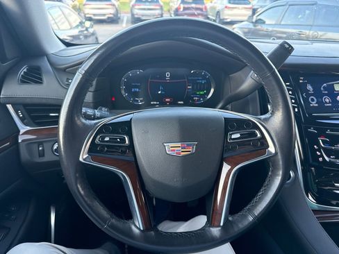 Used 2020 Cadillac Escalade Premium Luxury AWD/4WD image 9