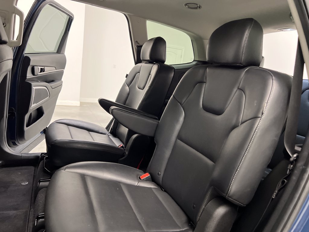 Used 2025 Kia Telluride S FWD image 16
