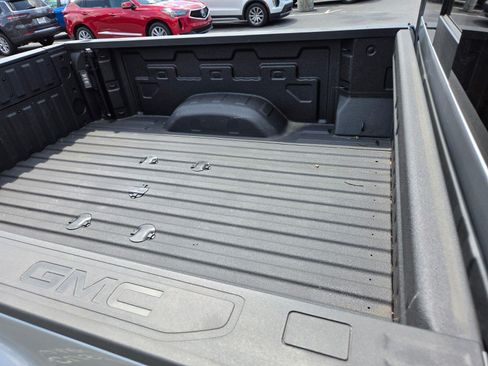 Used 2025 GMC Sierra 2500 AT4 w/ AT4 Premium Plus Package AWD/4WD image 9