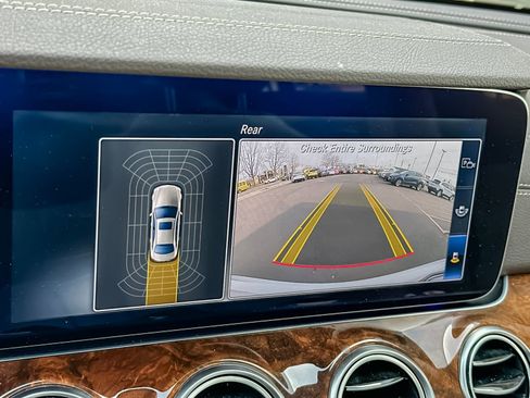 Used 2018 Mercedes-Benz E 300 4MATIC image 18