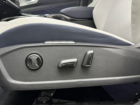 Used 2024 Volkswagen ID.4 S image 12