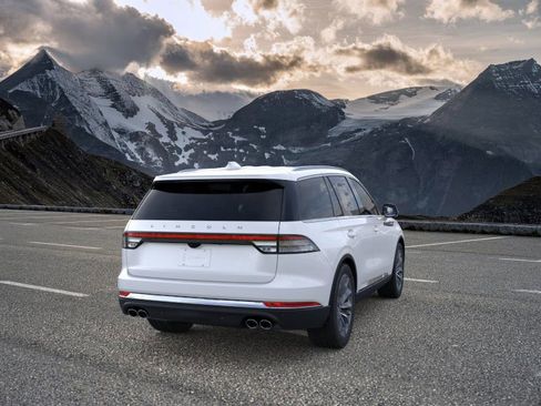 New 2026 Lincoln Aviator AWD image 8