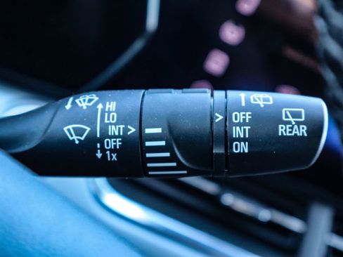 Used 2025 Chevrolet Trax LT w/ LT Convenience Package image 26