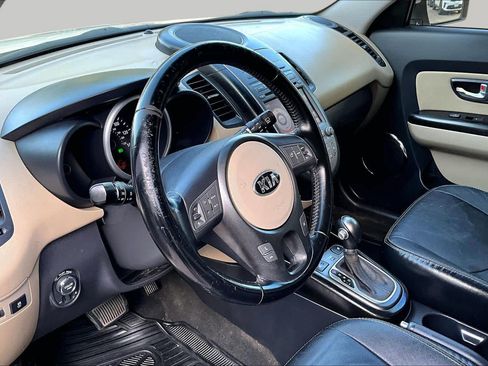 Used 2013 Kia Soul ! w/ Premium Pkg FWD image 16