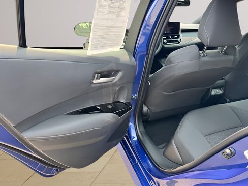 Used 2025 Toyota Corolla SE w/ SE Package FWD image 12