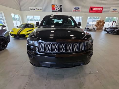 Used 2019 Jeep Grand Cherokee Altitude AWD/4WD image 3