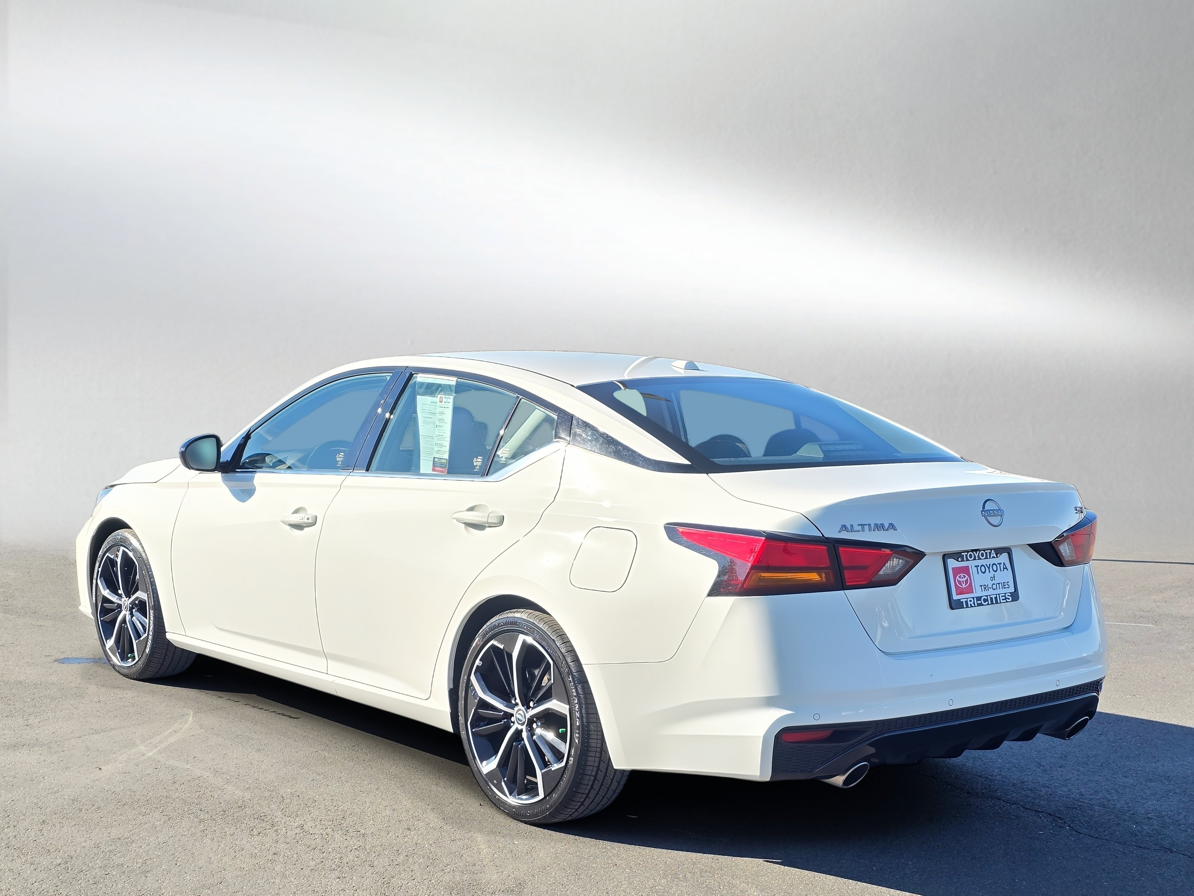 Used 2025 Nissan Altima 2.5 SR FWD image 3