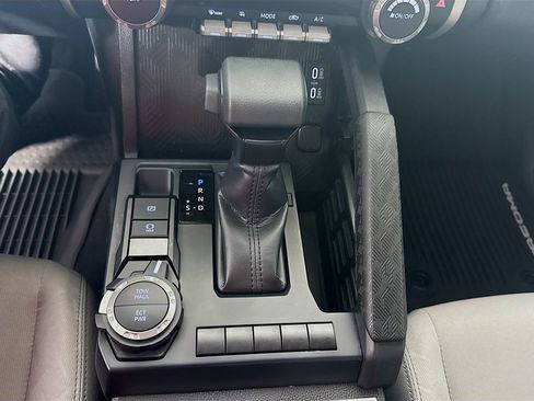 Used 2025 Toyota Tacoma SR5 AWD/4WD image 18