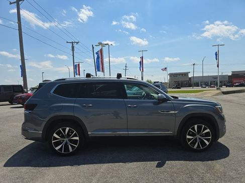 Used 2024 Volkswagen Atlas SEL Premium R-Line AWD/4WD image 4
