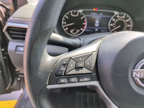 Used 2024 Nissan Altima 2.5 SV FWD image 14