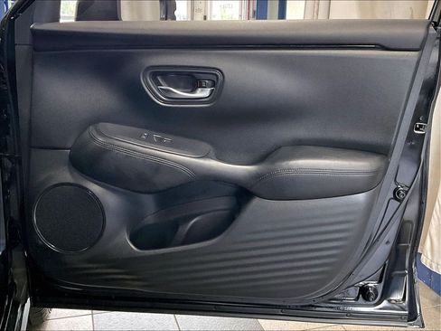 Used 2023 Honda HR-V LX image 12