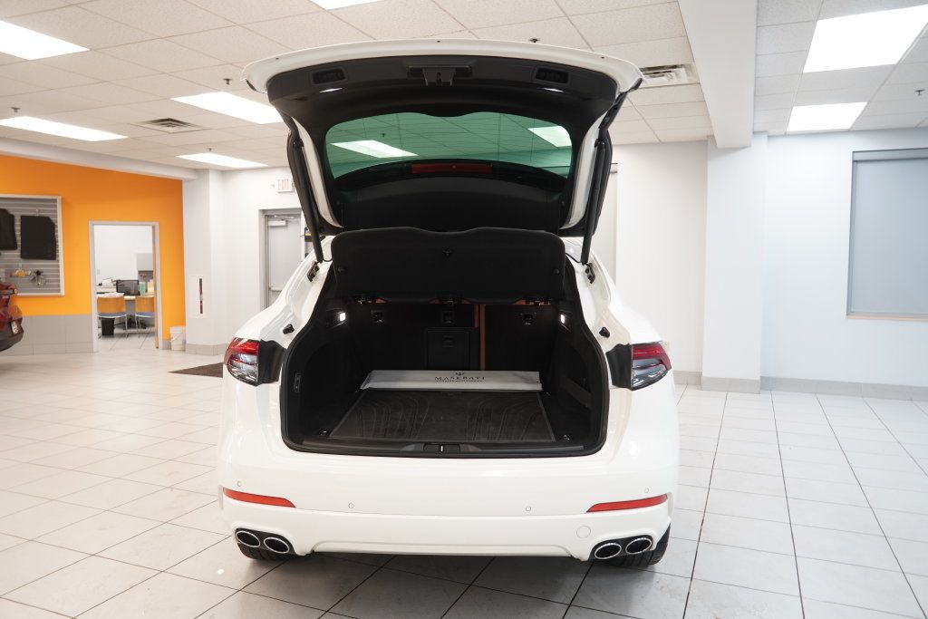 Used 2021 Maserati Levante AWD/4WD image 10