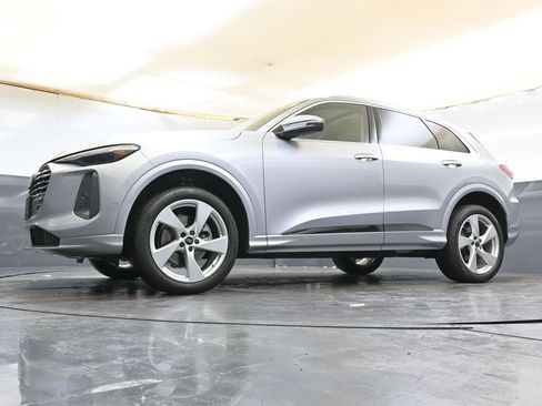 Used 2025 Audi Q5 Premium Plus w/ Premium Plus image 38