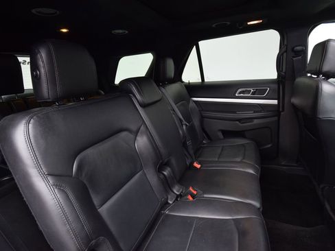 Used 2017 Ford Explorer XLT w/ Equipment Group 202A image 24