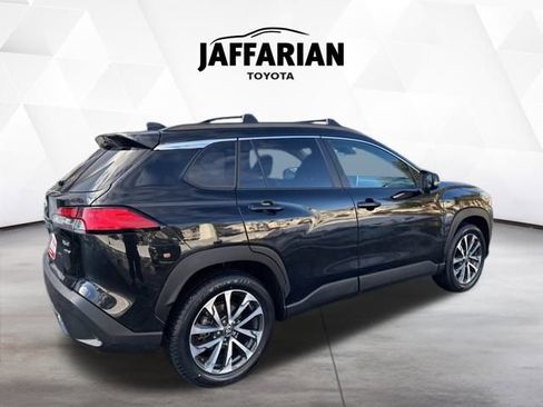 Certified 2022 Toyota Corolla Cross XLE image 5