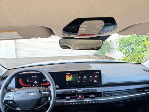 Used 2025 Kia K4 LXS image 33