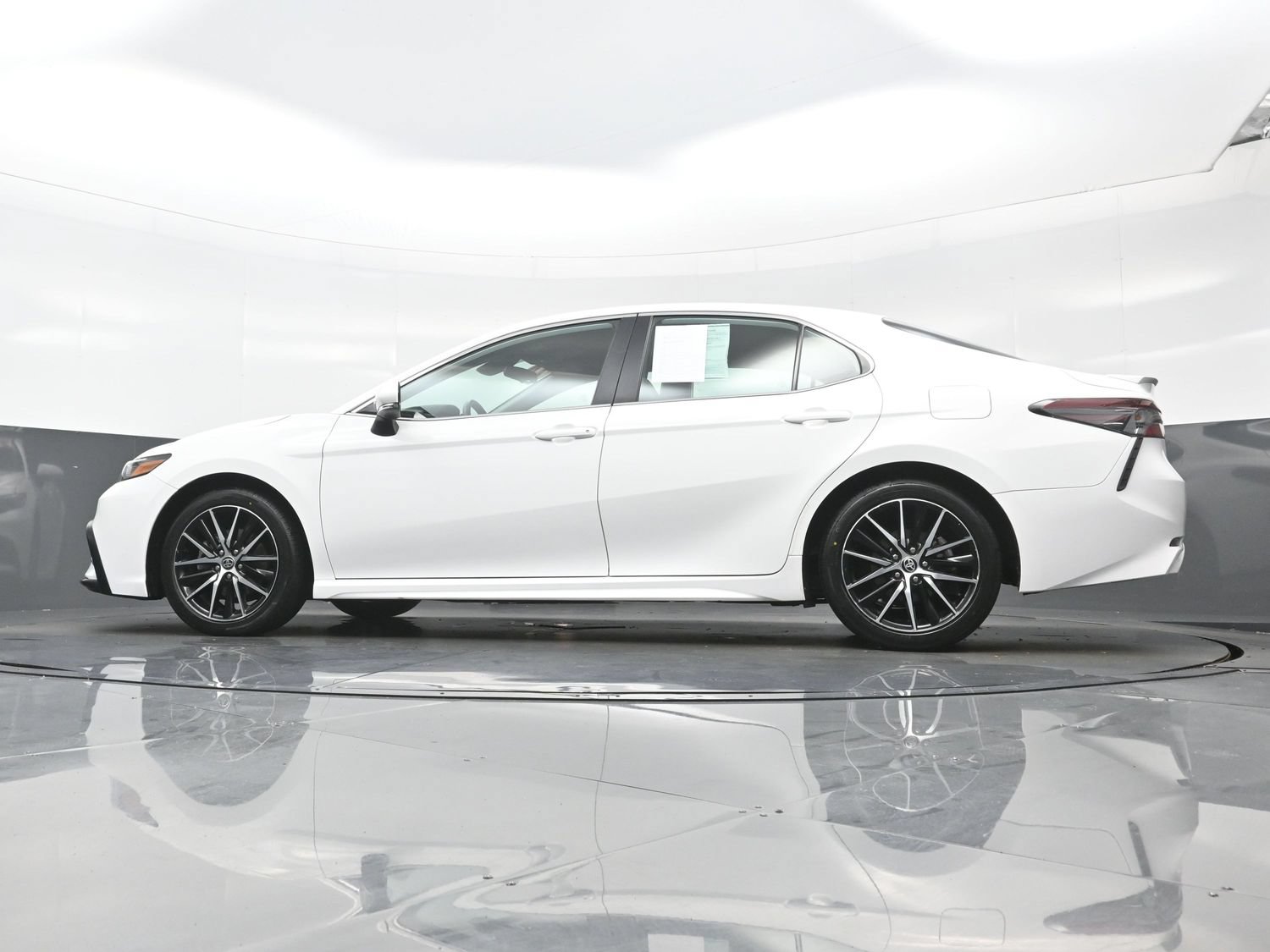 Used 2024 Toyota Camry SE AWD/4WD image 29