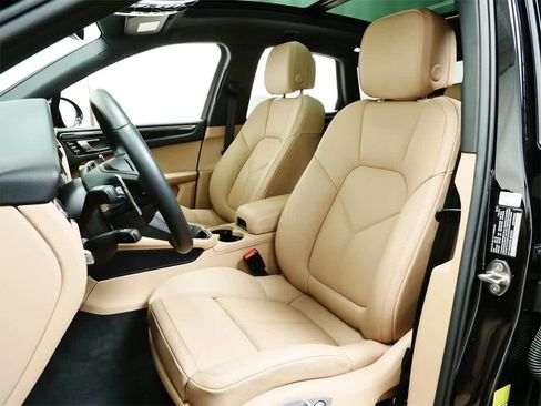 Used 2025 Porsche Macan image 5