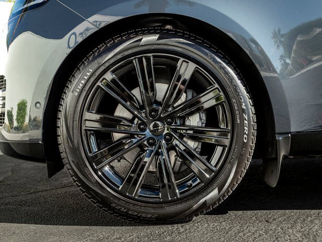 Certified 2024 Land Rover Range Rover SE AWD/4WD image 11