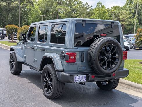 Used 2025 Jeep Wrangler Unlimited Sahara w/ Safety Group AWD/4WD image 7