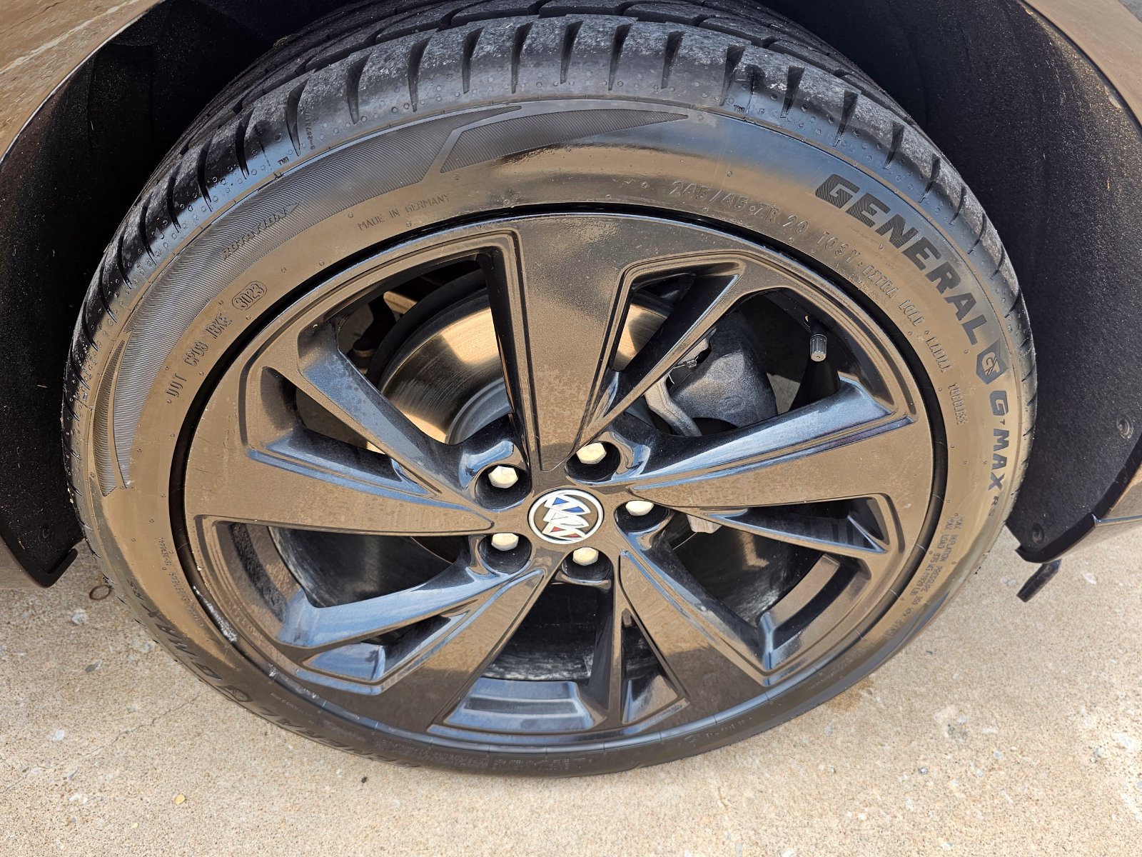 Used 2023 Buick Envision Essence w/ Sport Touring Package FWD image 3