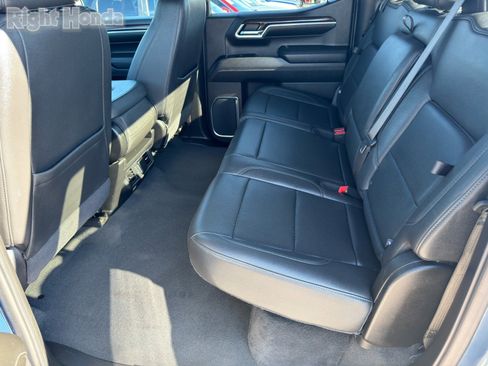 Used 2024 GMC Sierra 1500 SLT image 14