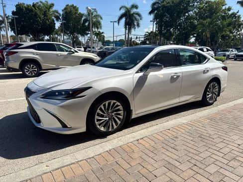 Used 2022 Lexus ES 350 Ultra Luxury w/ Accessory Package 2 FWD image 11