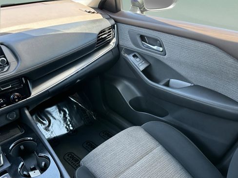 Certified 2022 Nissan Rogue SV FWD image 15