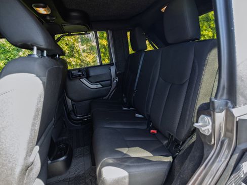 Used 2016 Jeep Wrangler Unlimited Sport w/ Quick Order Package 24S AWD/4WD image 26