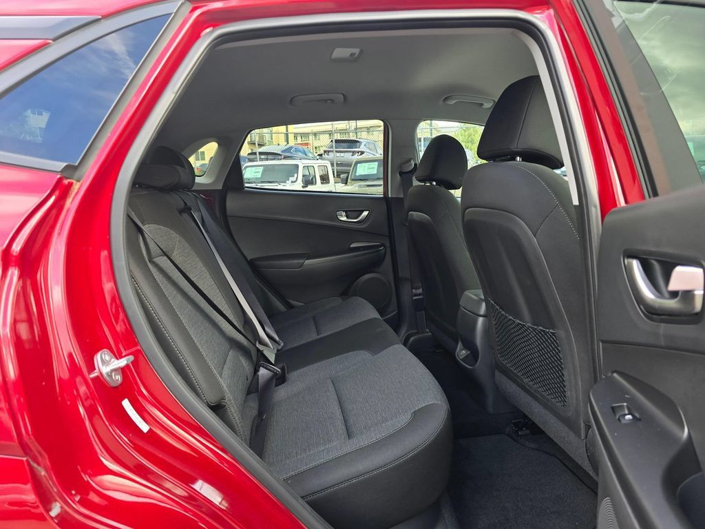 Used 2023 Hyundai Kona SE FWD image 12