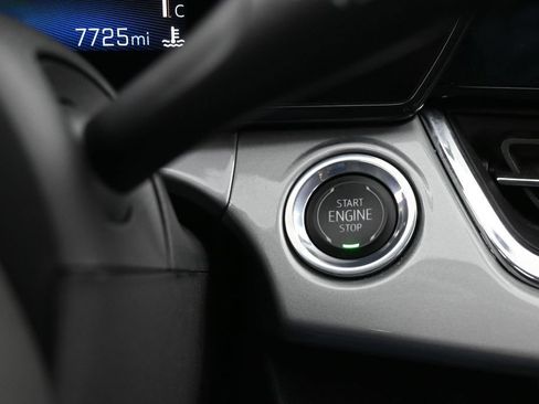 Used 2025 Chevrolet Trax LT FWD image 25
