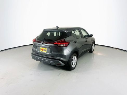 Certified 2025 Nissan Kicks Play S image 9