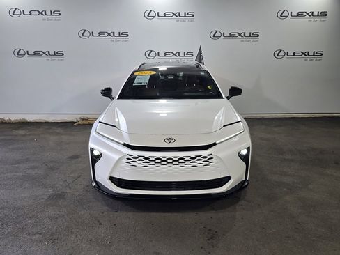 Used 2025 Toyota Crown Signia XLE image 2