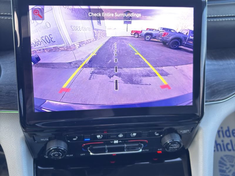 Used 2023 Jeep Grand Cherokee Overland w/ Luxury Tech Group IV AWD/4WD image 19