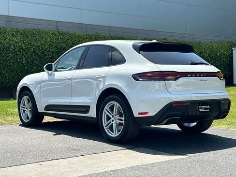 Certified 2025 Porsche Macan AWD/4WD image 3