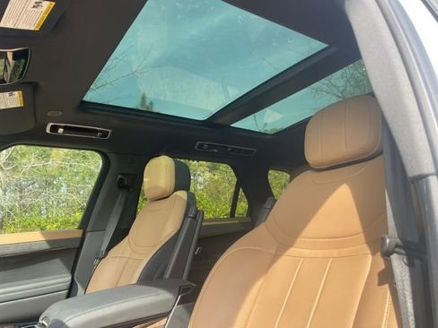 Used 2025 Land Rover Range Rover Sport Dynamic SE image 3