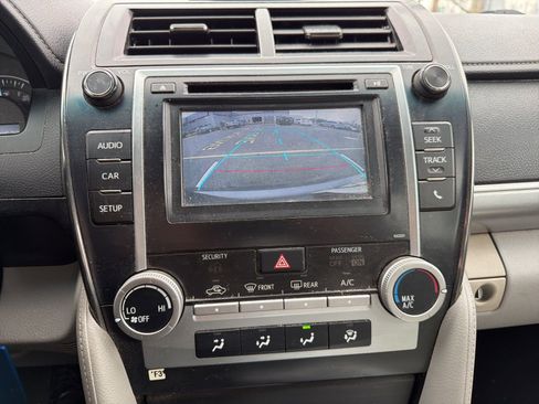Used 2014 Toyota Camry LE image 6