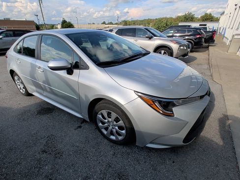 Used 2026 Toyota Corolla LE FWD image 2